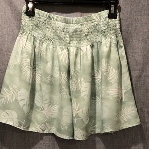 211/ Lotus & Luna Soft Flowy Shorts, Green, Sz S/M, Great Condition